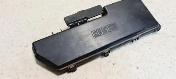 Volvo S60 Fuse box cover 9494211