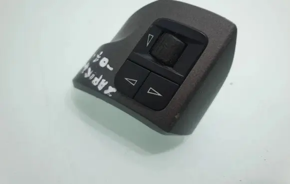 Opel Zafira B Steering wheel buttons/switches 13126750