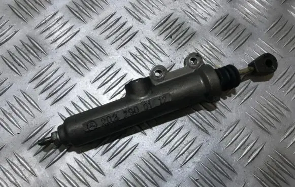 Mercedes-Benz C W202 Clutch master cylinder 2022900112 5432fte