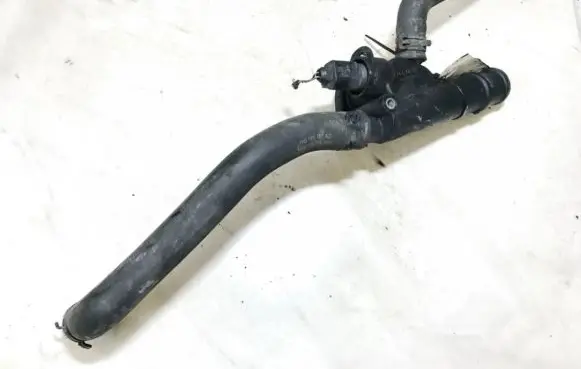 Volkswagen PASSAT B6 Engine coolant pipe/hose 038121132D