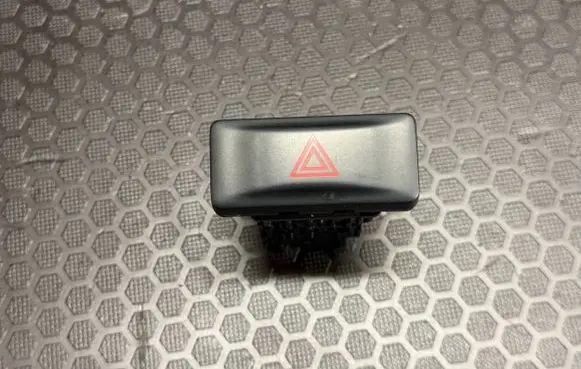 Nissan X-Trail T31 Hazard light switch 06016