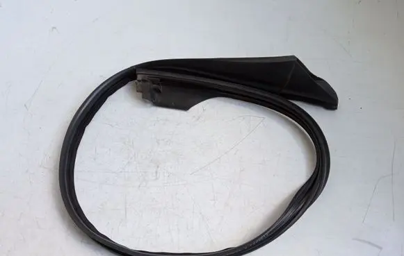 BMW 5 F10 F11 Rubber seal front door window/glass 7182286