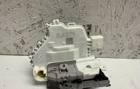 Audi A3 S3 8V Front door lock 8X2837016B