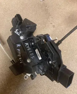 Volvo XC60 Front door lock 30799305 A048069 4429MC75RB