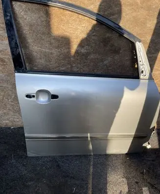 Toyota Avensis Verso Front door