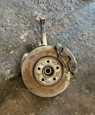 Mercedes-Benz E AMG W211 Front wheel hub 2110302