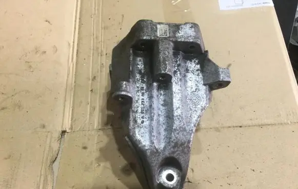 Mercedes-Benz SLK R172 Engine mounting bracket A6512234004