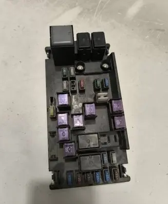 Subaru Forester SH Fuse module 82241SC020 911085