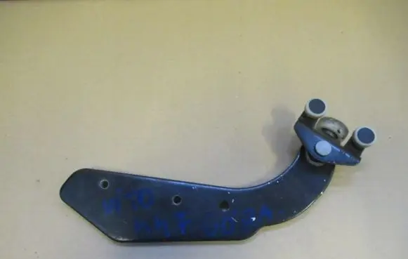 Mercedes-Benz Vito Viano W447 Sliding door upper roller guide/hinge A4477601547