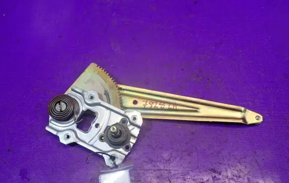 Suzuki Swift I Rear door window regulator with motor