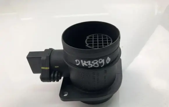 Volkswagen PASSAT B6 Mass air flow meter 038906461B