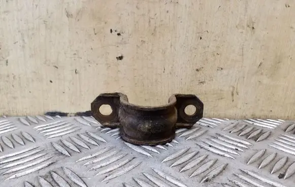 Nissan Qashqai Sway bar bush bracket, rear 