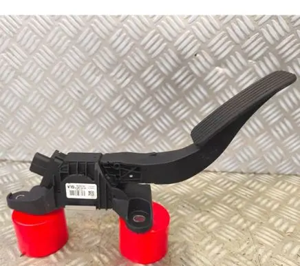 Hyundai Kona I Accelerator throttle pedal 00136810
