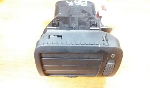 Volkswagen PASSAT B5.5 Dash center air vent grill 3B0819704D
