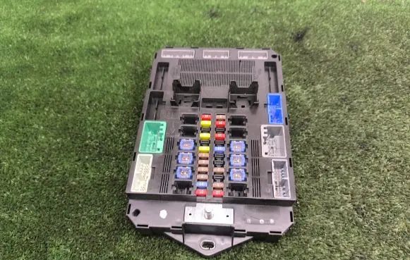 Jaguar XF X250 Fuse module CX2314C256AE CX2314B476AF