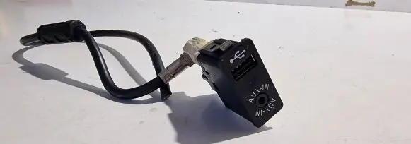 BMW 5 F10 F11 USB socket connector 9237654