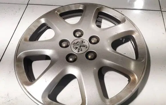 Peugeot 407 R16 wheel hub/cap/trim 9661687480