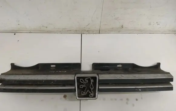 Peugeot 605 Front grill 9256247877