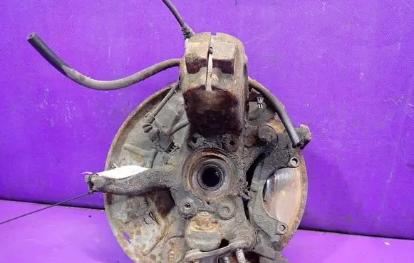 Volkswagen Touran I Front wheel hub spindle knuckle
