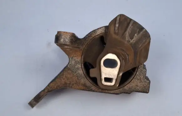 Mazda CX-5 Engine mount bracket