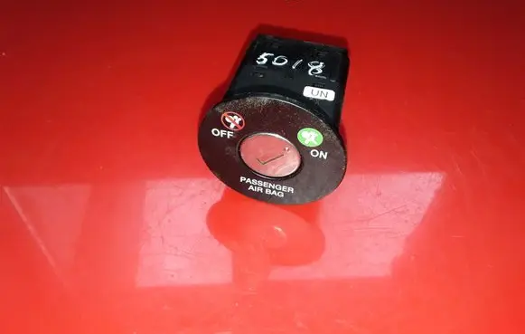 KIA Carens II Passenger airbag on/off switch NOCODE