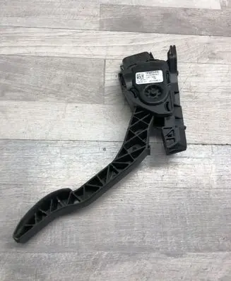 Volvo V60 Accelerator throttle pedal 31329061 C95YE01 6PV01083417