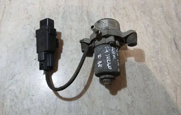 Opel Meriva B Vacuum pump 13337744