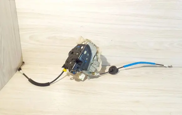 Audi A4 S4 B8 8K Front door lock 8J1837015C