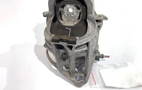 Audi A8 S8 D5 Engine mount vacuum valve 782215151018