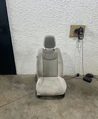 Nissan Leaf I (ZE0) Front passenger seat 