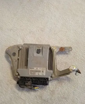 Toyota Yaris Engine control unit/module 896610DE80 1039S52933 0281017820