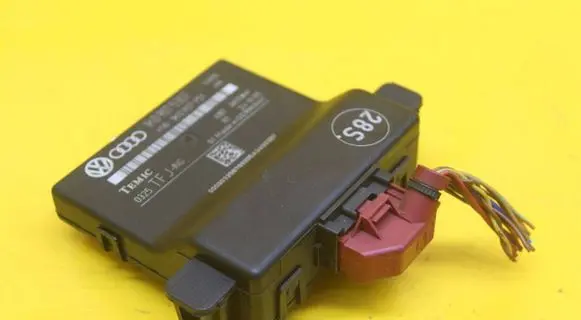 Volkswagen Caddy Gateway control module 1K0907530F 1K0907951