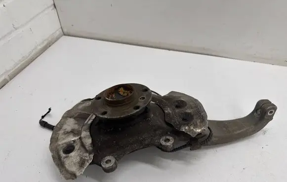 Front wheel hub