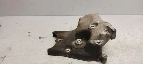 Opel Insignia A Engine mounting bracket 55566026 GM426702815