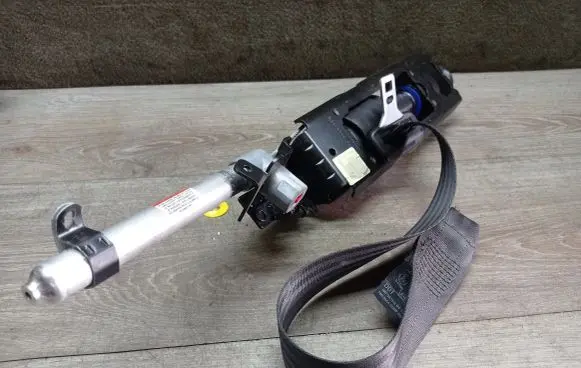 Volvo C30 Front seatbelt 6231769126 30642223