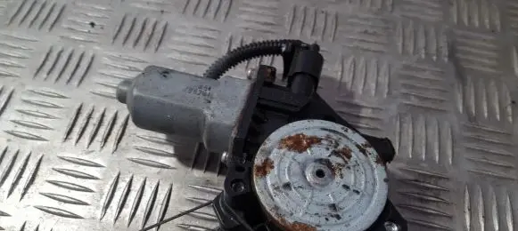 Honda CR-V Front door window regulator motor