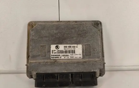 Skoda Fabia Mk1 (6Y) Engine control unit/module 03D906032A 5WP4006007 3FD1501