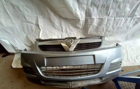 Opel Zafira B Front bumper