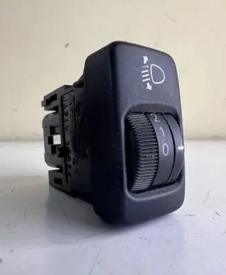 Toyota Land Cruiser (J120) Headlight level height control switch