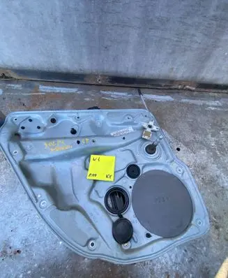 Volkswagen Golf IV Rear door manual window regulator 