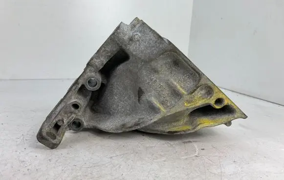 Volkswagen Polo V 6R Engine mounting bracket 04B199207