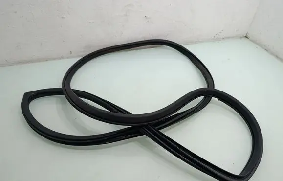 Renault Koleos I Rear door rubber seal (on body) 