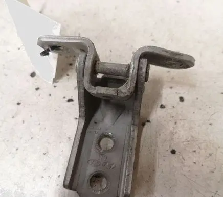 Hyundai Santa Fe Front door lower hinge