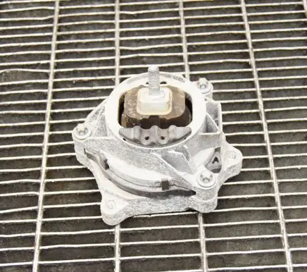 BMW 2 F22 F23 Engine mount bracket 6859412