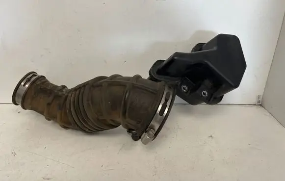 Ford Kuga II Air intake duct part FV419F805B