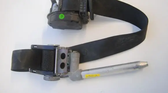 BMW 7 E65 E66 Rear seatbelt 33053263