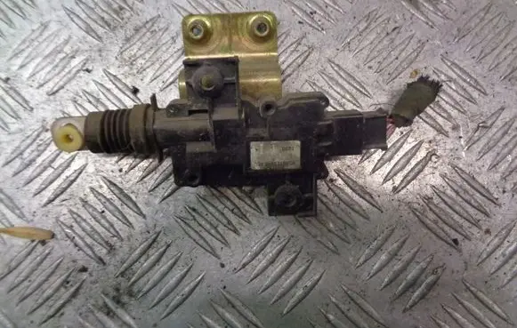 Chrysler PT Cruiser Central locking vacuum pump 05027178AA