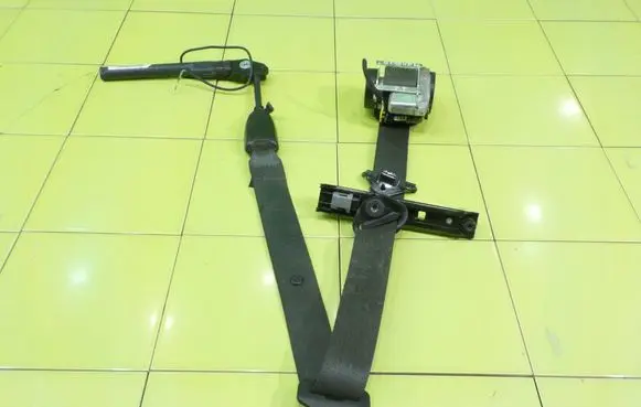 Opel Zafira C Front seatbelt 13394802 BEZPIECZENSTWA