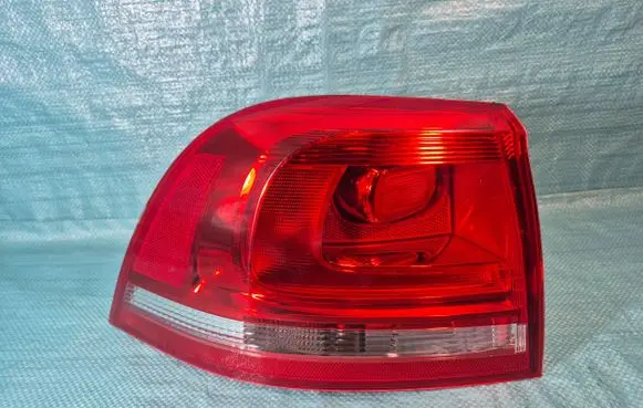 Volkswagen Touareg II Rear/tail lights 7P6945095B 89090226