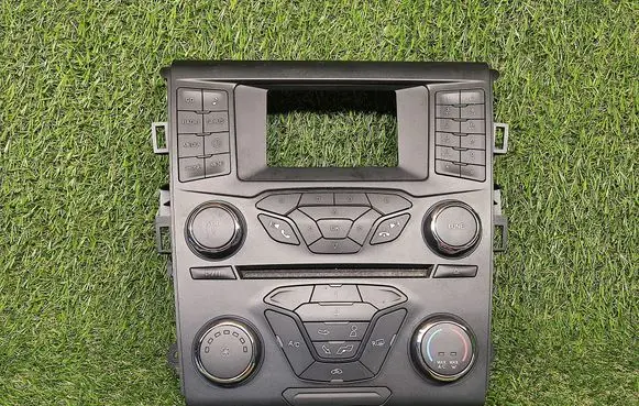 Head unit multimedia control